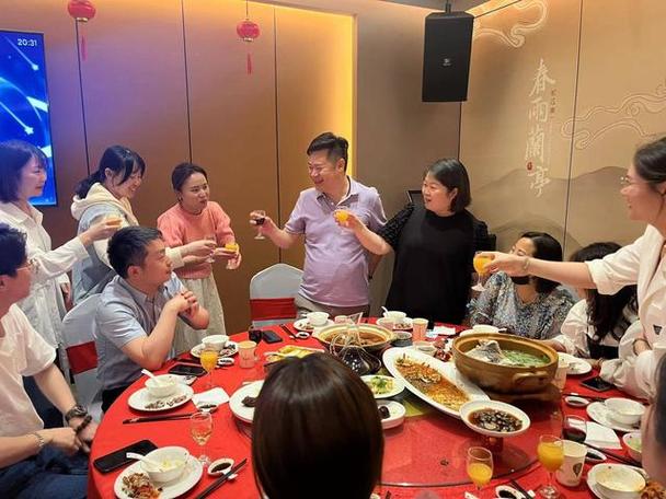 陌陌群主总发聚会是不是为了赚钱