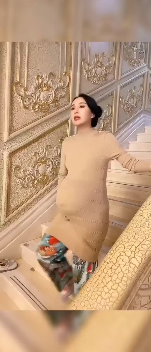 怀孕肚子大