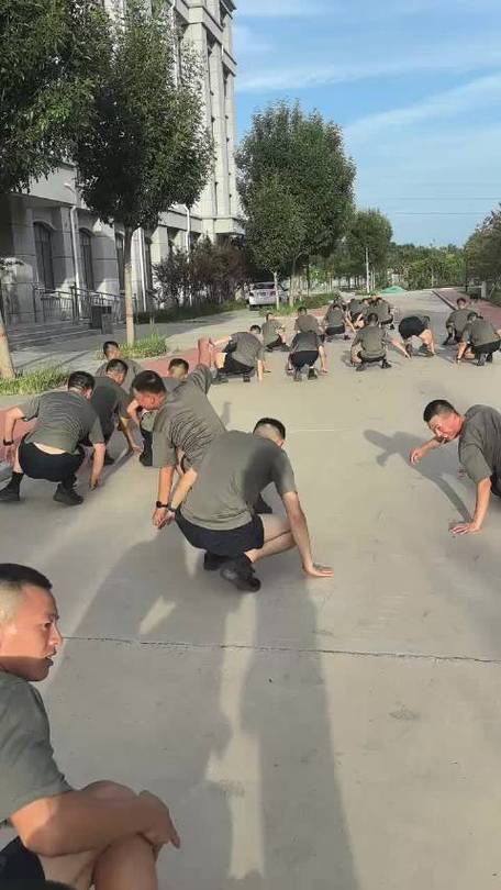 征兵为什么要走鸭子步