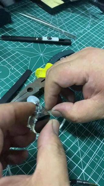 头戴式耳机太松戴不紧怎么办