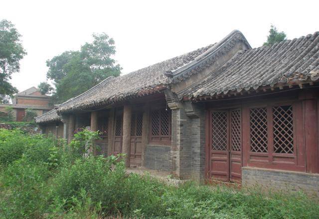 鹿顶耳房钻山图片
