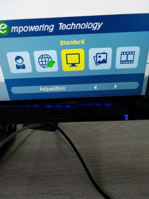 电脑下面出现一个框框缩略图