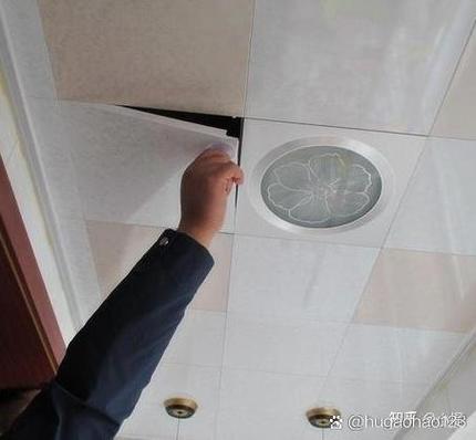 卫生间吊顶一开暖风就嘎嘎响