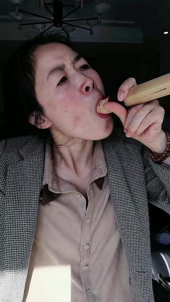 我现在火气很大那个女的叫什么