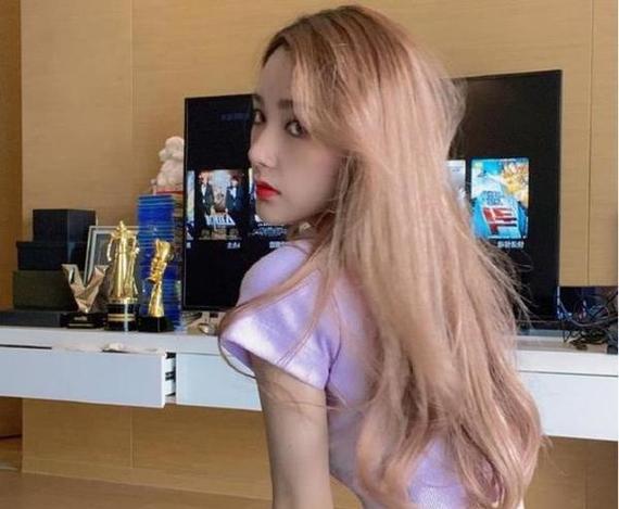 女朋友Rita不想打职业的小说