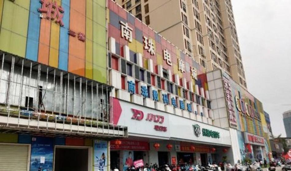 广西钦州一市场设一米三矮门