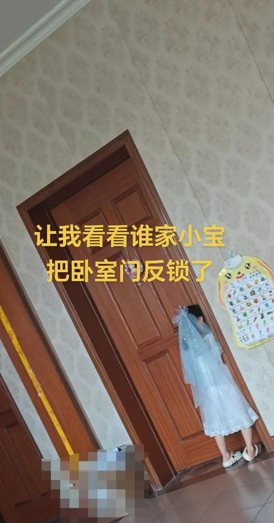 卧室门被反锁了没钥匙怎么开