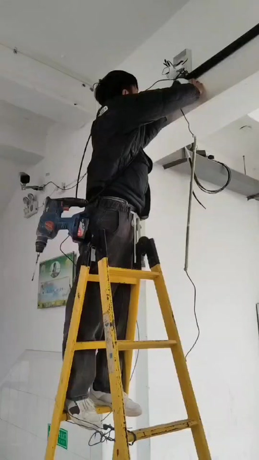 家门口监控器怎么安装