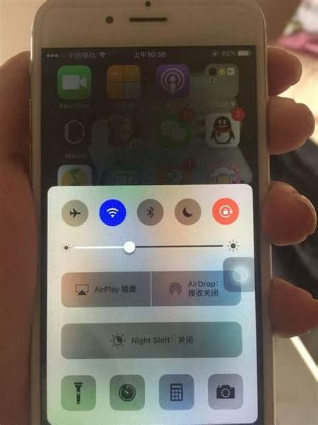 iphone屏幕突然变暗