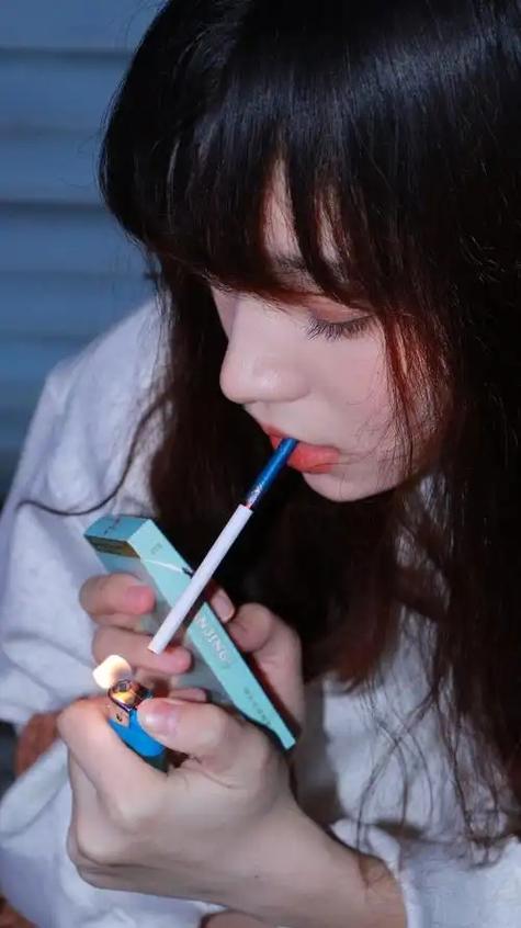 初中女生为什么吸烟
