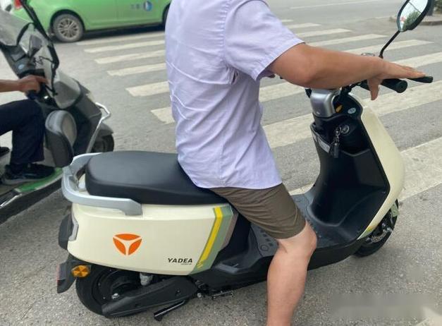 雅迪莱达蓝牙开关在哪里打开