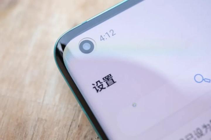 前置摄像头周边发绿