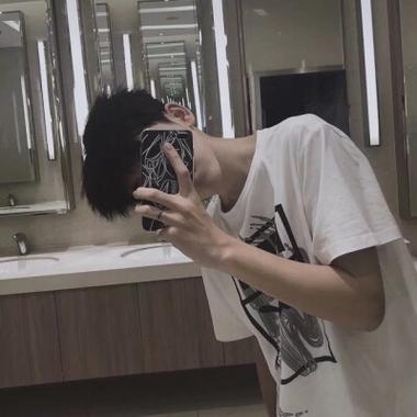 一个男生收藏了我的照片
