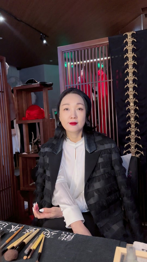 设计师熊英出生