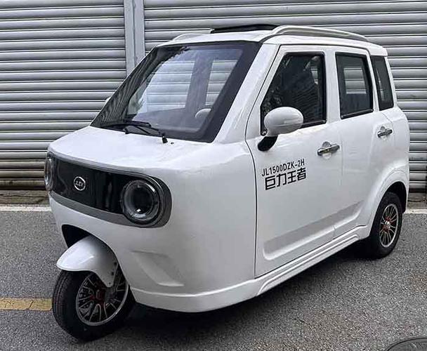 可上牌照的全封闭三轮车