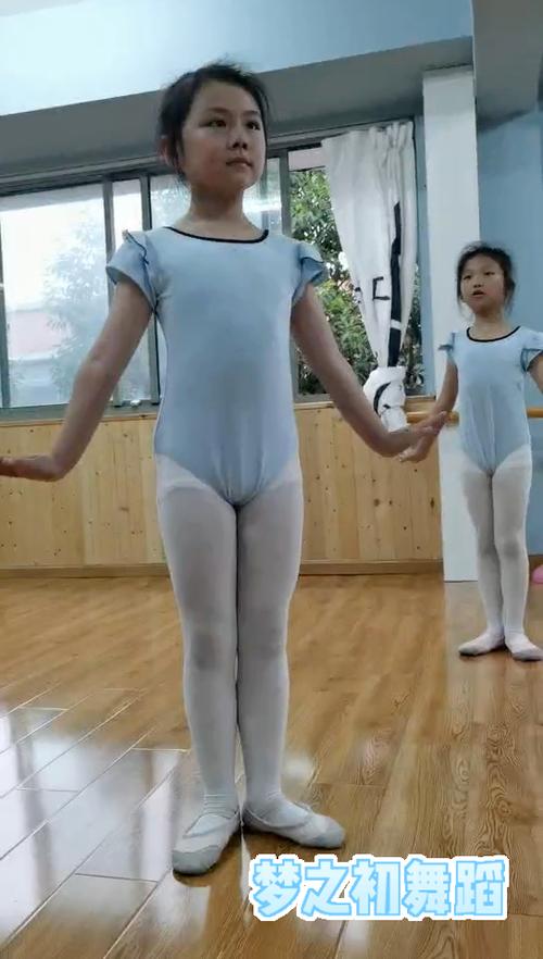 考级鸭步走