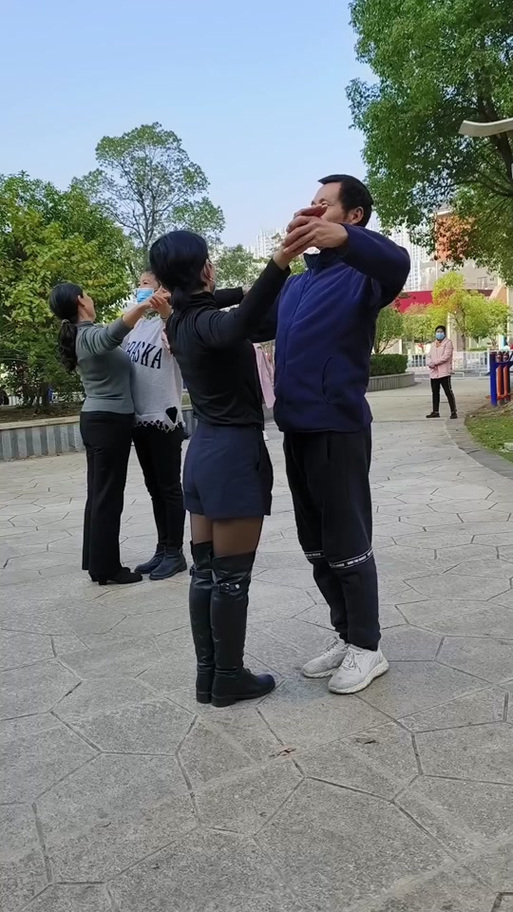 贴身交谊舞视频缩略图