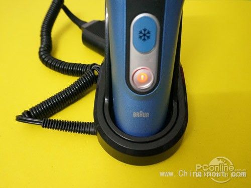 剃须刀电量指示灯颜色