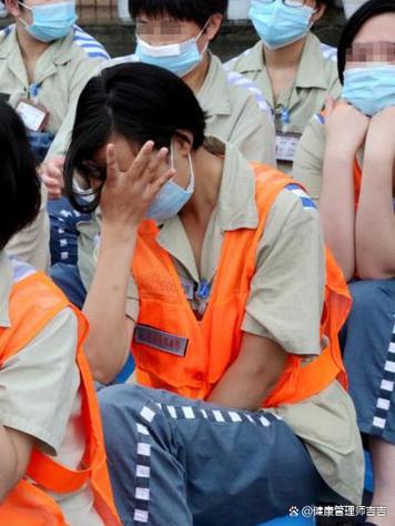 青春期男孩偷偷买女生服饰正常吗缩略图