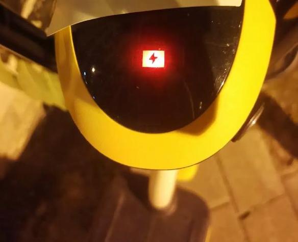 电动车闪电标志亮了