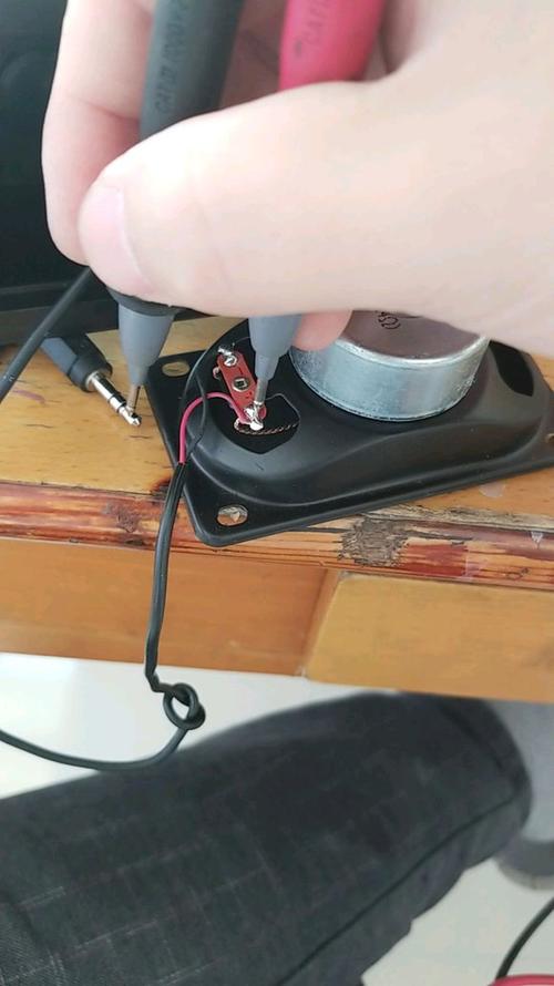漫步者音箱一边不响