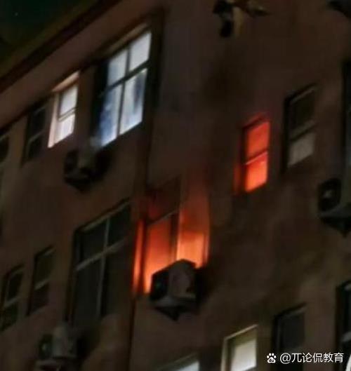 高校宿舍楼突发火情