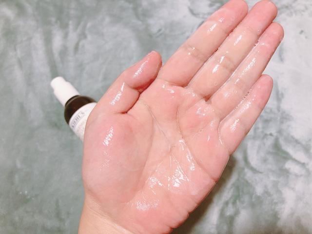 精华水搓出白色泡沫