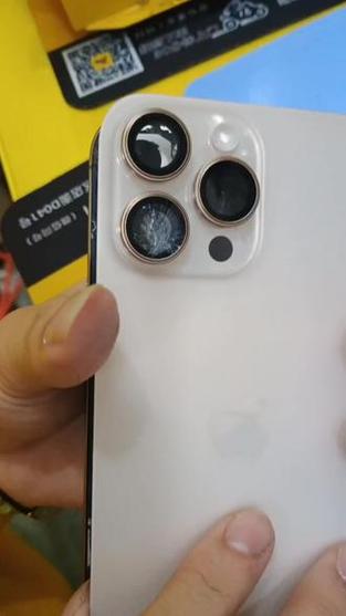 手机摔了后置摄像头模糊缩略图