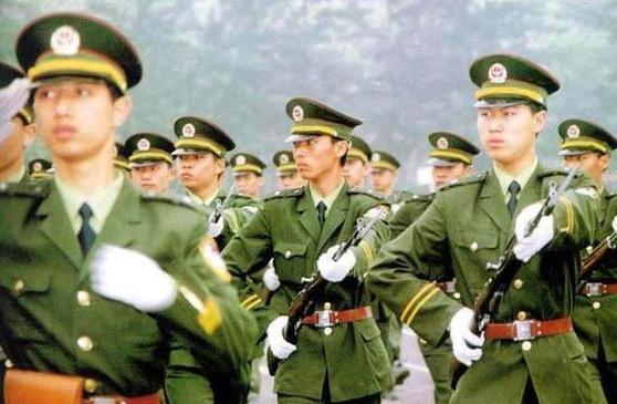 绿色警服是什么警察