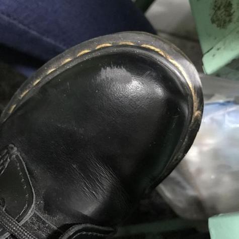 鞋子上面的黑色痕迹怎么去除