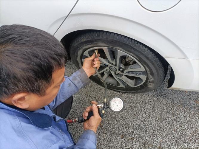 车轮胎鼓包