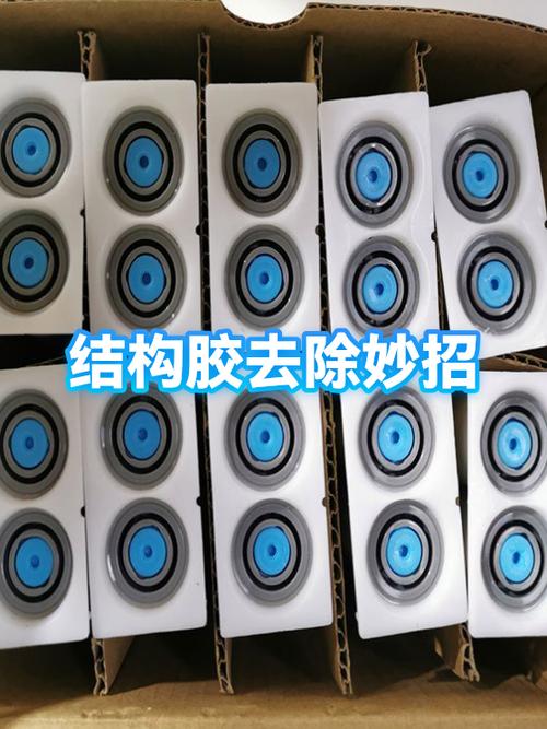 箱子上贴纸胶怎么去除