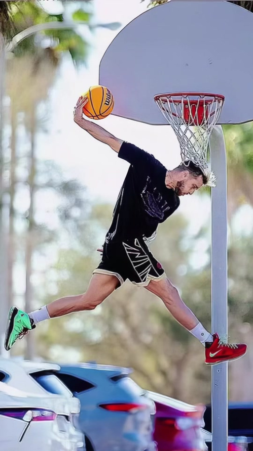 白乔丹在NBA现场扣篮