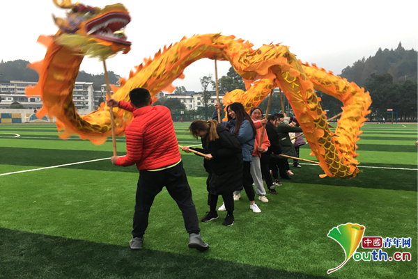 大学体育舞龙课好吗