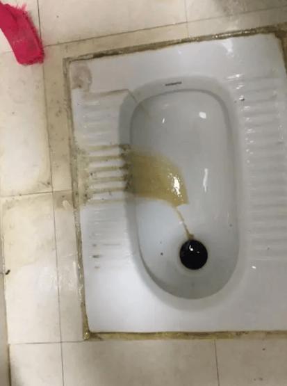 MC女孩拉稀蹲便视频