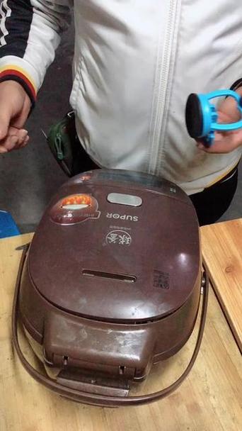 苏泊尔电饭锅锅盖拆卸缩略图