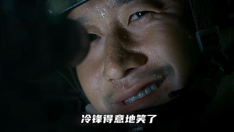 头像男生霸气冷酷拿枪