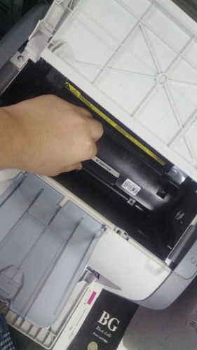 打印机更换硒鼓