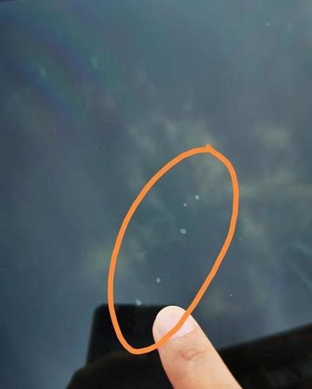 钢化膜进一点灰尘需要重贴吗