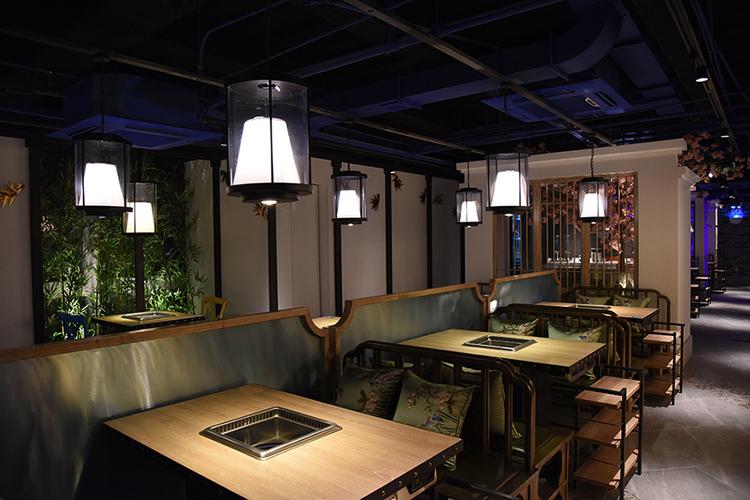 一人一个隔间的火锅店