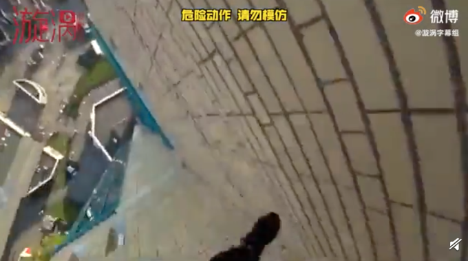 外国人跑酷失败摔死