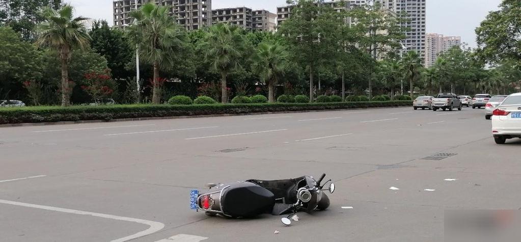电动车突然倒着走