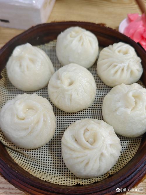 炮灰养包子