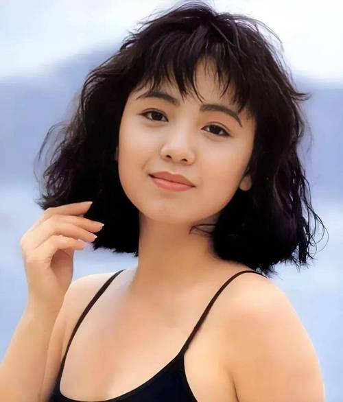 邓萃雯 写真