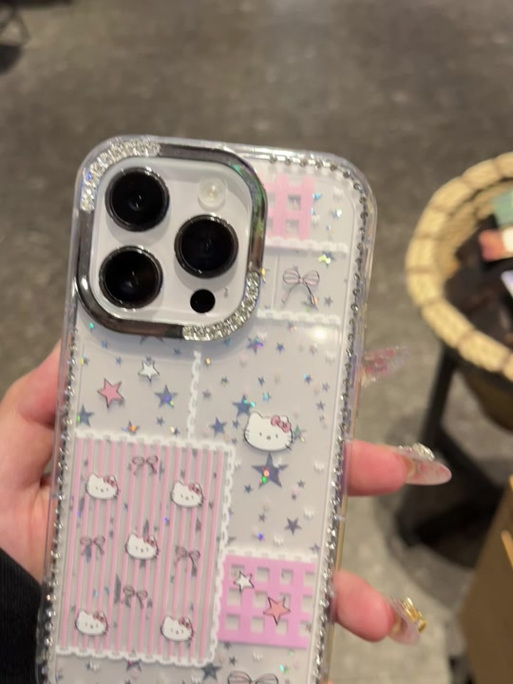 手机壳旁边有两个小洞