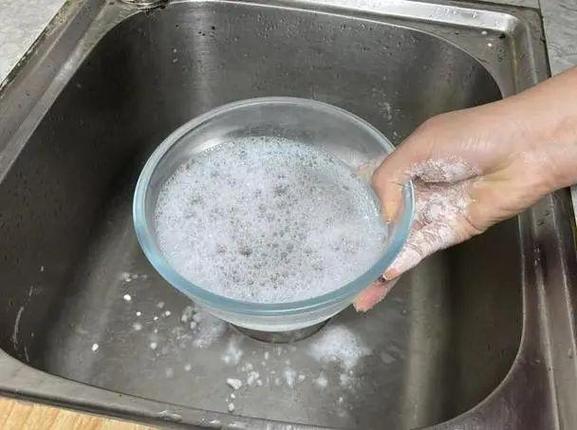 小苏打加白醋可以去掉染色衣服吗