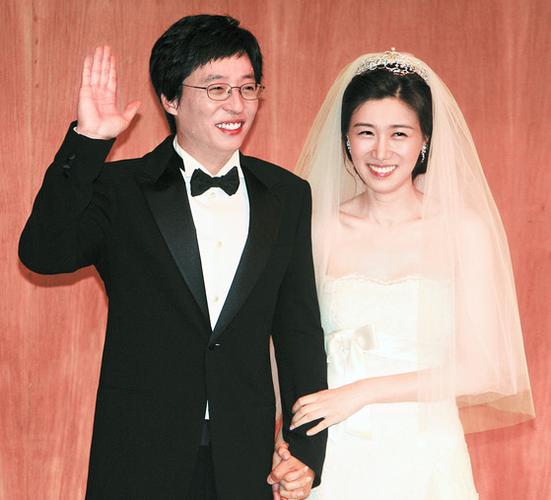 罗静恩一家三口照片