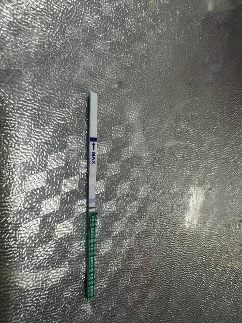 试纸用灯手电照有灰色