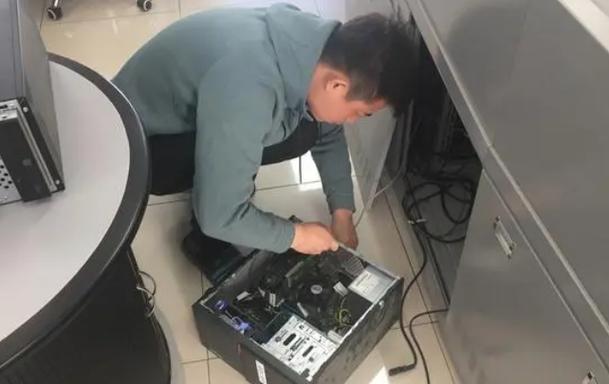 网吧急招网管包吃住