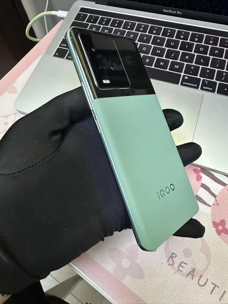 iqoo10买传奇还是买赛道